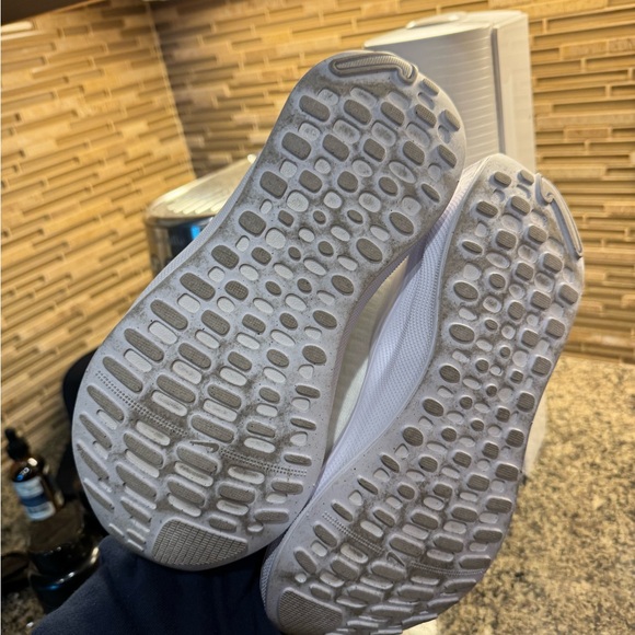 Women’s size 8 Nike Infiniti Run 4 ALL White - Picture 5 of 7